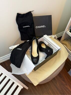 CHANEL Black Leather Cap-Toe Heels